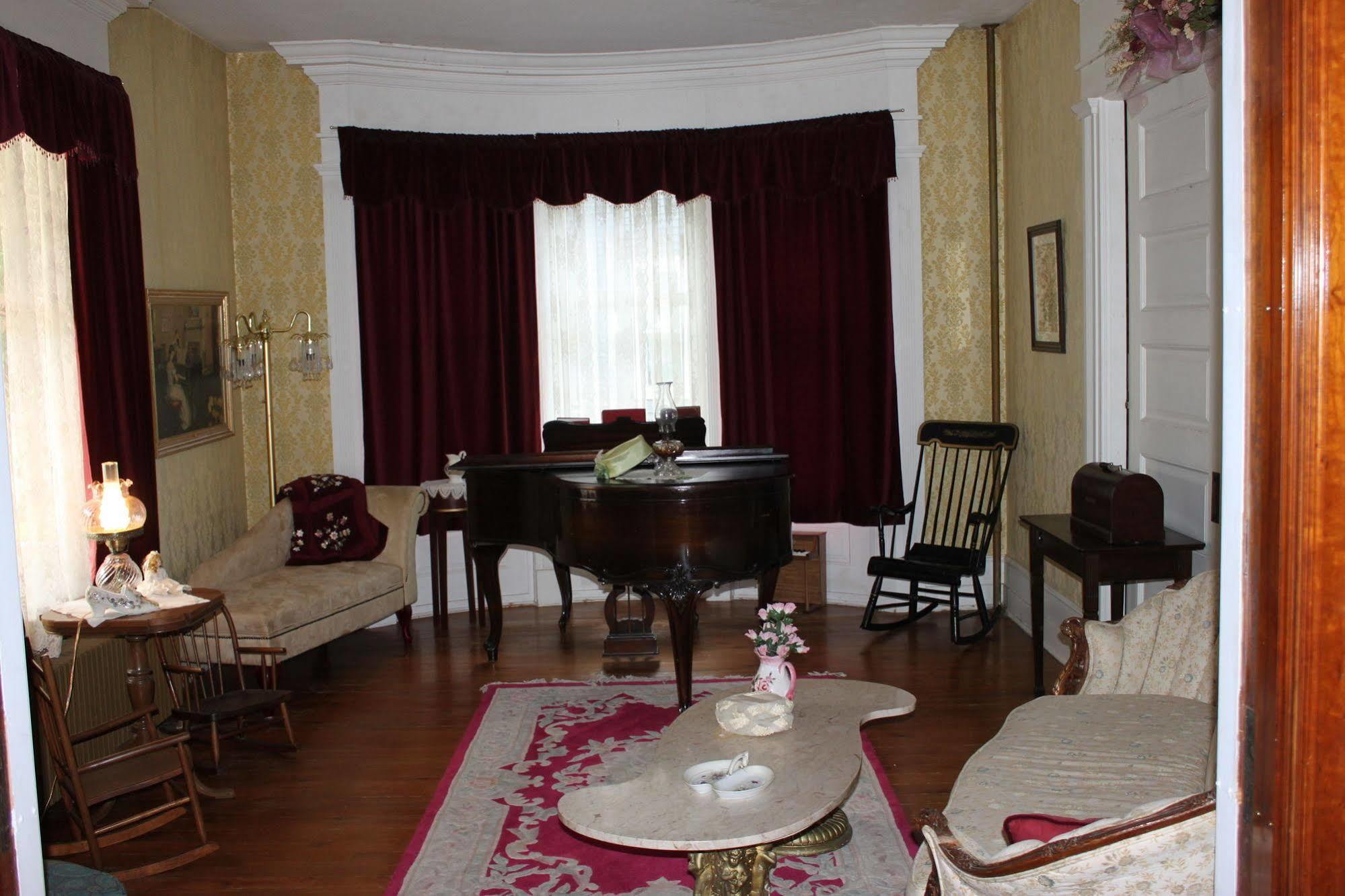 Victorian Charm Inn Towanda Buitenkant foto
